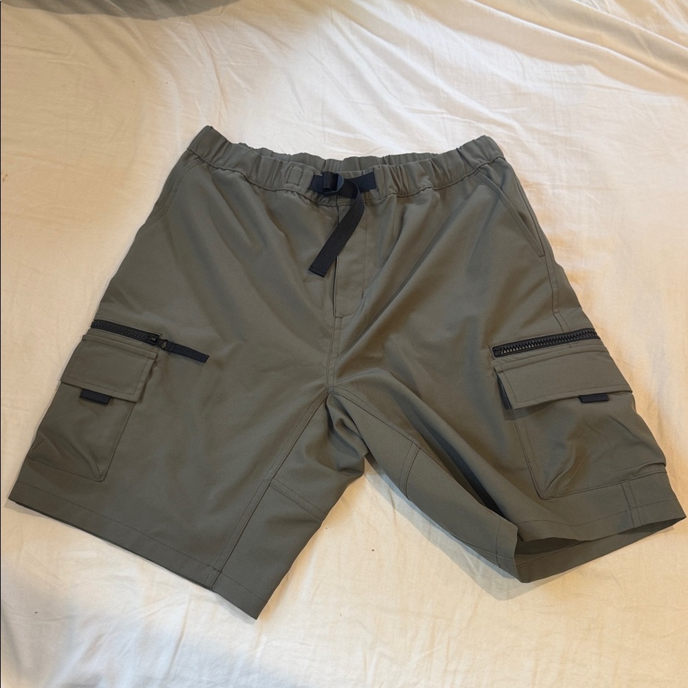 Carhartt WIP Olive Cargo Shorts with Pockets